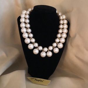 Napier pearl necklace